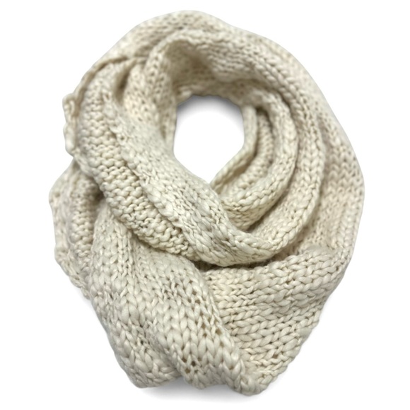 Abercrombie & Fitch Accessories - Abercrombie & Fitch-Chunky Knit Infinity Scarf – Cream/Ivory-Cozy-Ski-Minimalist